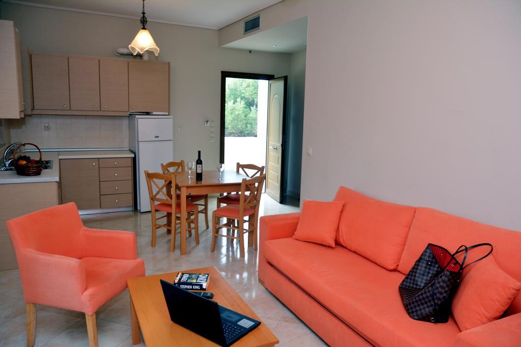 Evia Hotel & Suites Marmari  Экстерьер фото